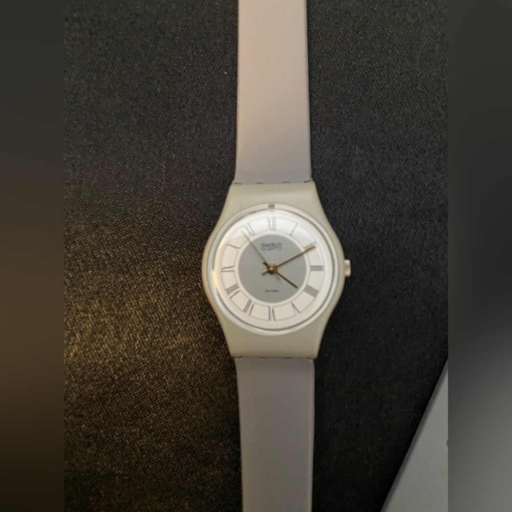 LM104 Vintage Swatch Silver and Gray